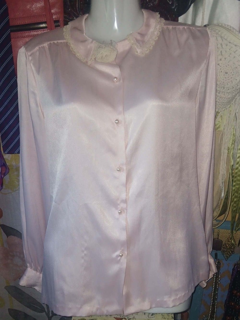 Lady Manhattan 80s Vintage Lace-Collar Blouse in Soft Pink With Pearl Buttons 8